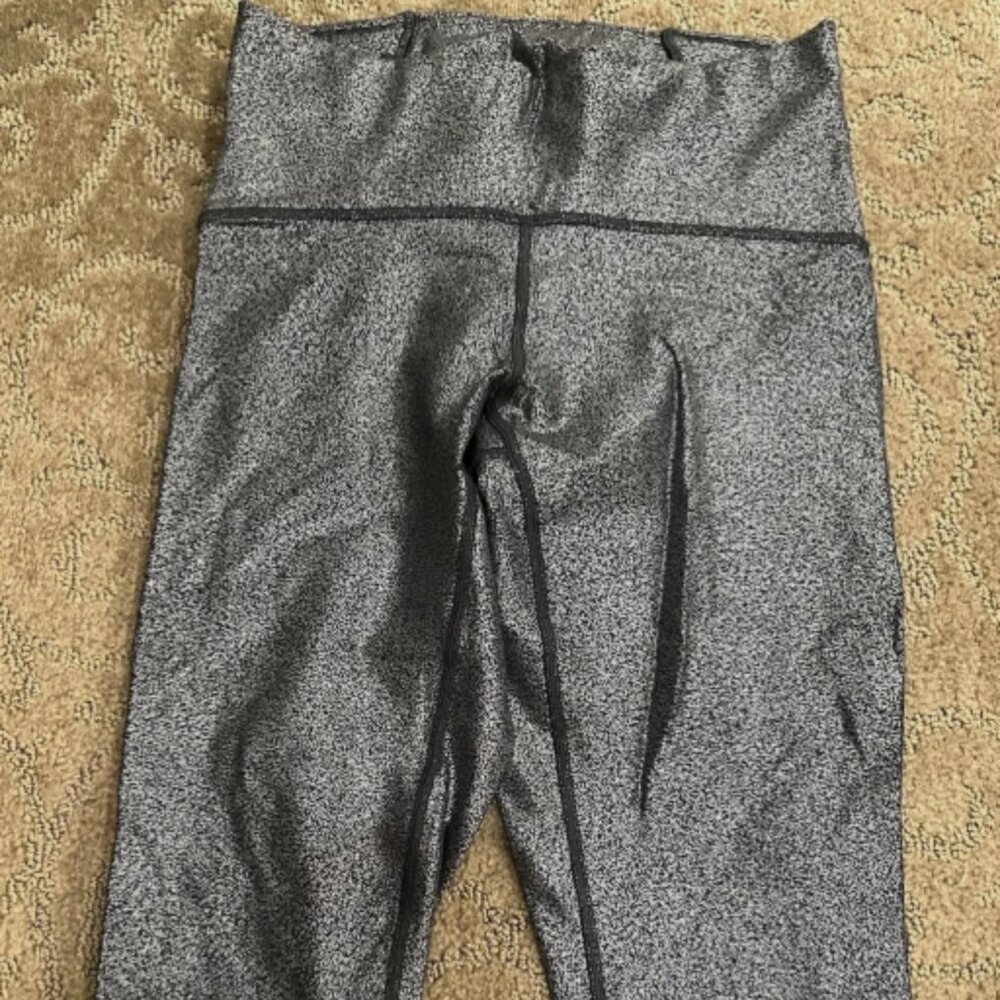 Lululemon sz 6 Train Times Crop 17" Luminosity Foil NWOT